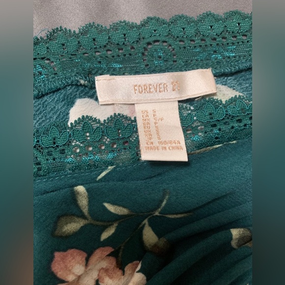 Forever 21 Women’s Wrap Dress - Picture 2 of 8